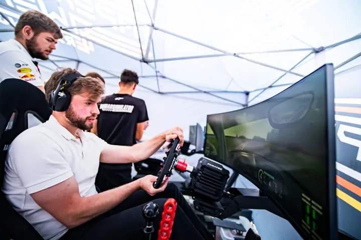 Zdjęcie ze spotkania z motorsportem, 26 sierpnia 2026 - kadr 22